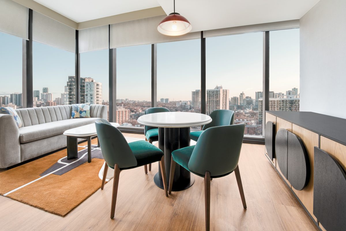 toor-hotel-toronto-1-bedroom-corner-king-suite-03